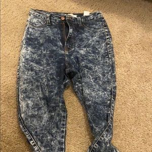 High waisted bleach washed jeans